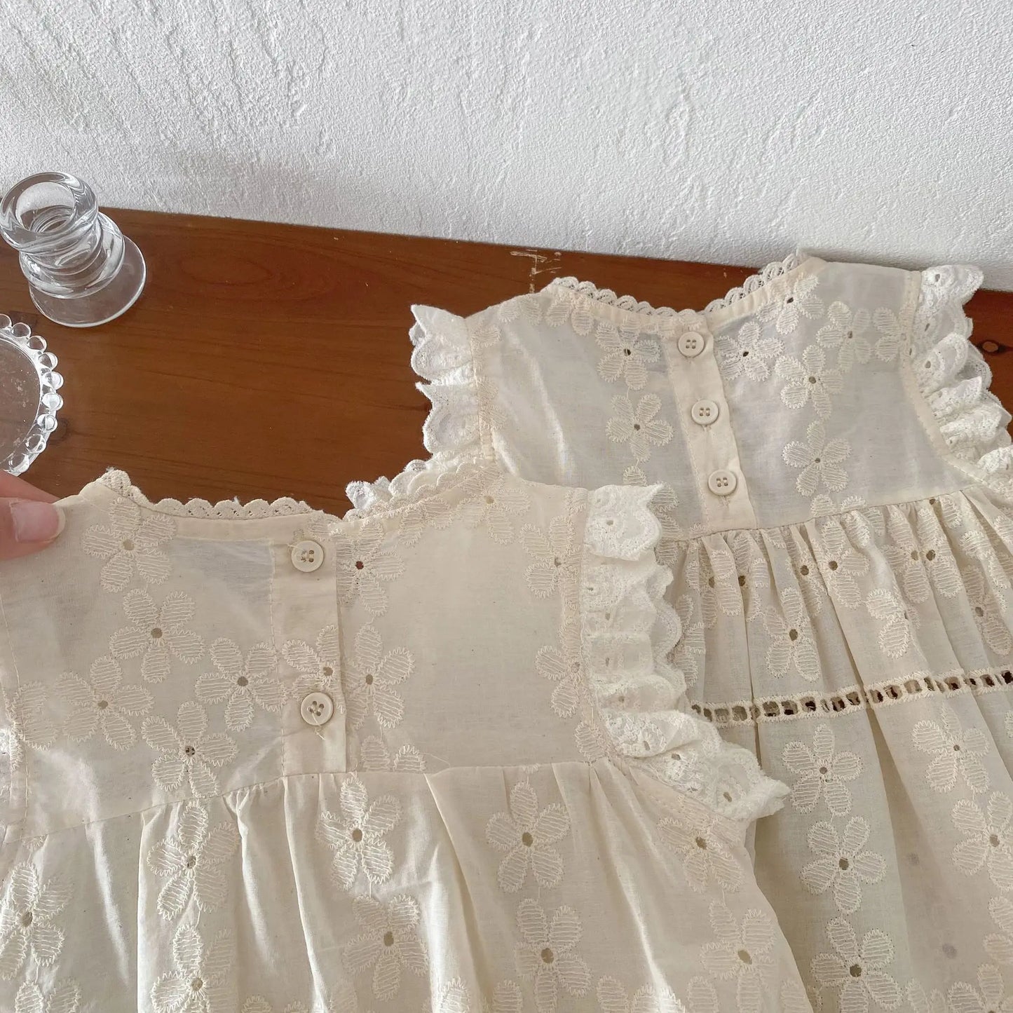 -ベビーロンパース/キッズワンピース ノースリーブ レース フリル リンクコーデ 姉妹 お揃いコーデ ベージュ【mh0005827】 - mamahalo shop - ノースリーブワンピース -  べビー服 - 子供服 - 男の子 - 女の子