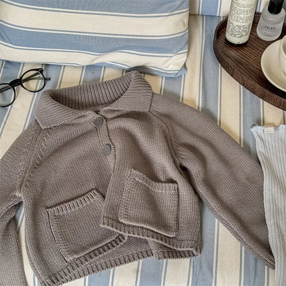 -キッズカーディガン バックレターロゴ刺繍襟付きニットジャケット 2カラー - mamahalo shop - カーディガン・パーカー -  べビー服 - 子供服 - 男の子 - 女の子