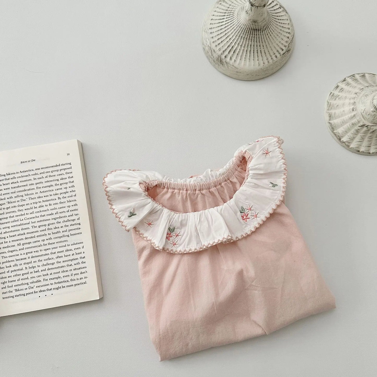 -ベビーロンパース フリルサークル襟 長袖ボディスーツ フラワー花柄刺繍 ピンク【mh0004626】 - mamahalo shop - 長袖ロンパース -  べビー服 - 子供服 - 男の子 - 女の子