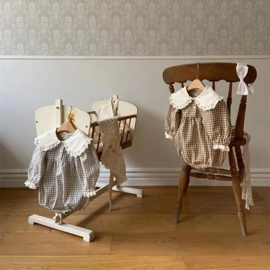 -ベビーロンパース ビッグフリル襟チェック柄長袖ボディスーツ 2カラー【mh0006718】 - mamahalo shop - 長袖ロンパース -  べビー服 - 子供服 - 男の子 - 女の子