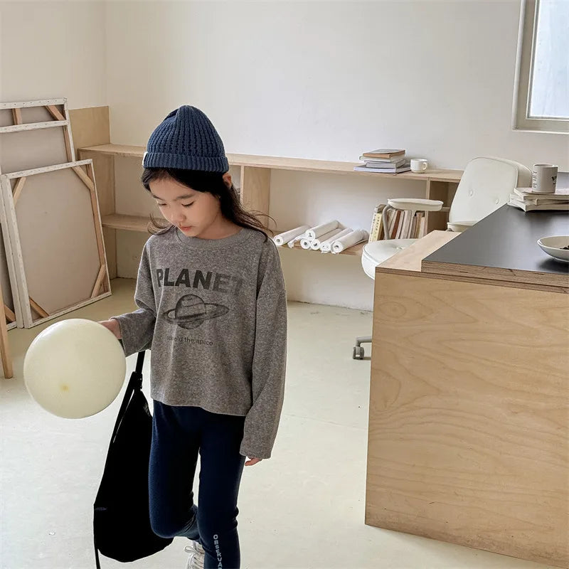 -キッズトップス 長袖プリントTシャツ PLANET ロゴプリント 2カラー - mamahalo shop - 長袖Tシャツ -  べビー服 - 子供服 - 男の子 - 女の子