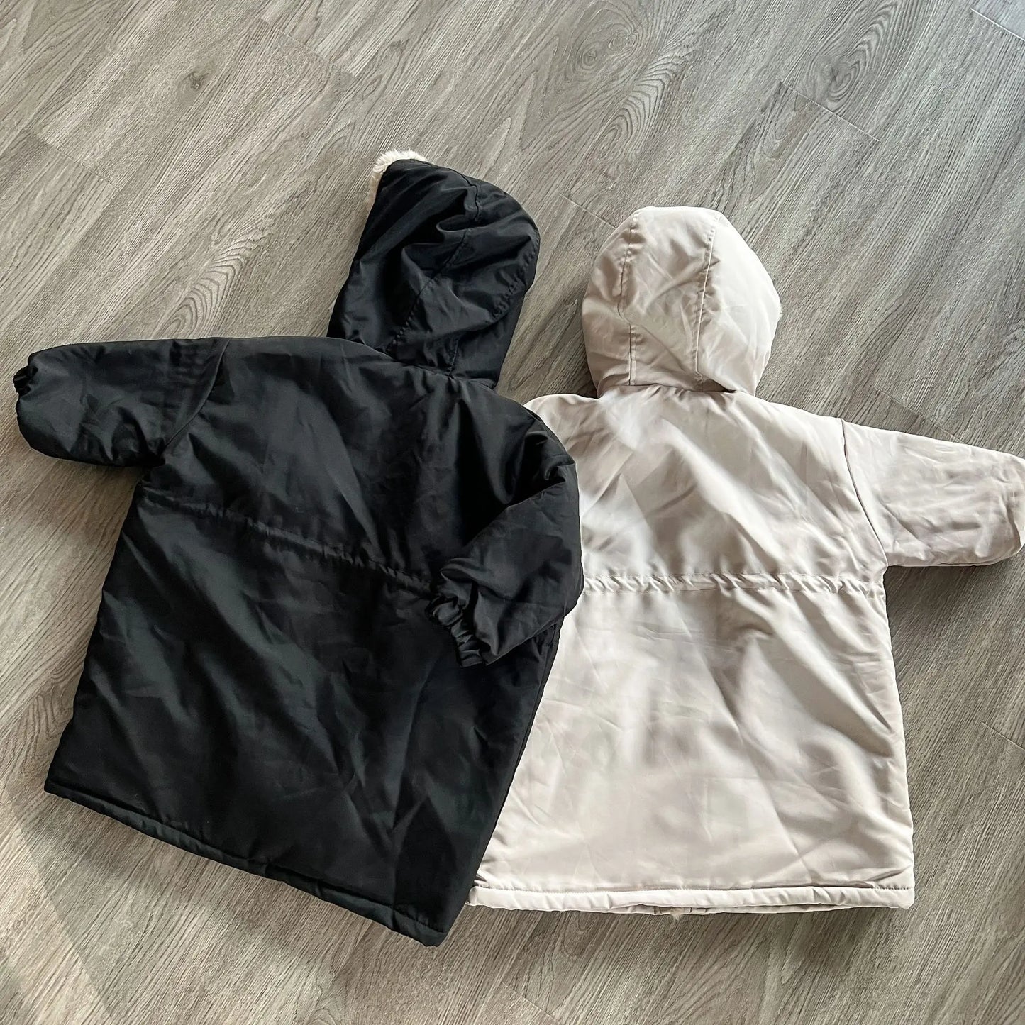 -キッズアウター ロングコート 裏ボアフリース フード付きコート ブラック ベージュ 2カラー ユニセックス 男の子 女の子 子供服 - mamahalo shop - ロングコート -  べビー服 - 子供服 - 男の子 - 女の子