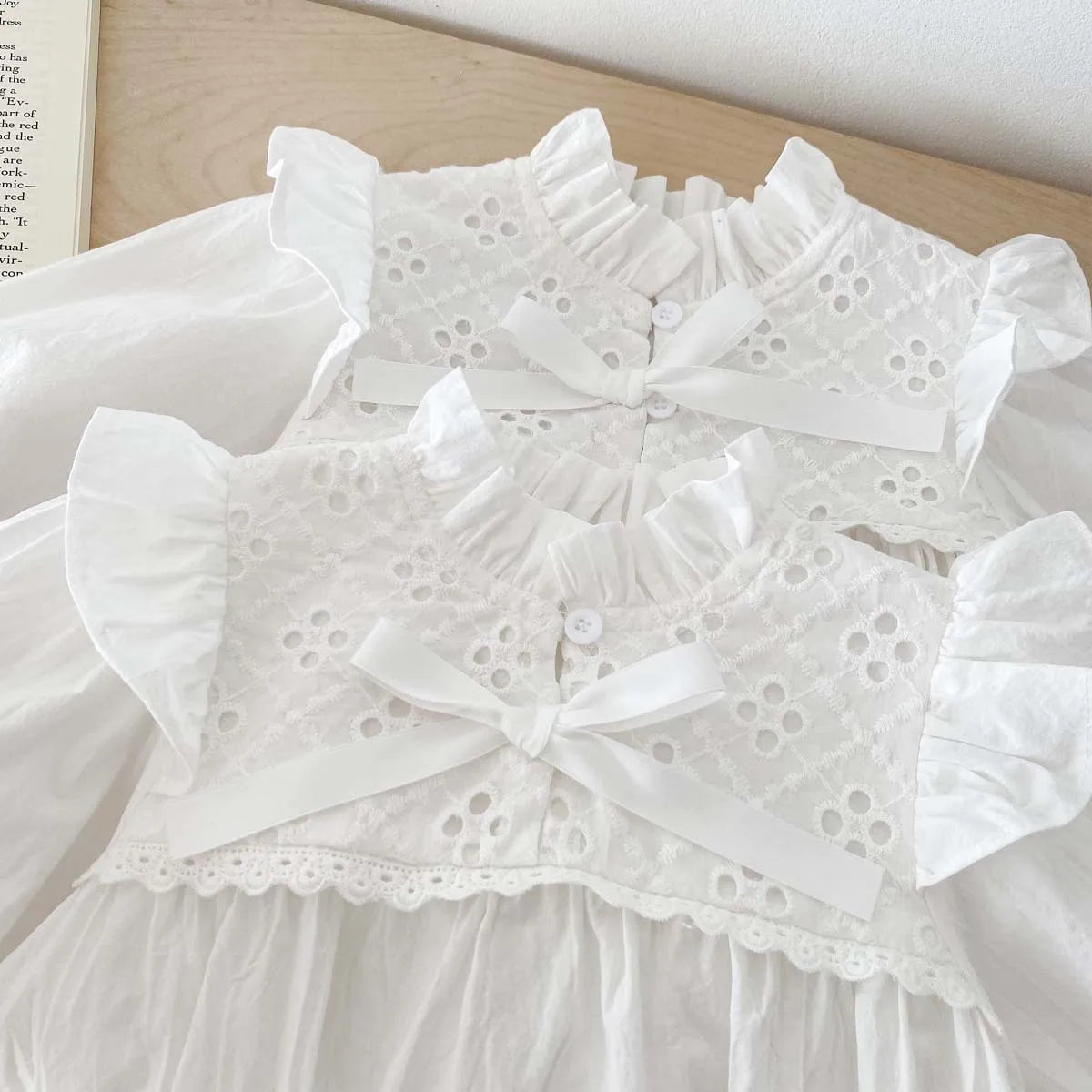 -ベビーロンパース/ワンピース 長袖ボディスーツ レースフリル リボン ホワイトドレス【mh0004454】 - mamahalo shop - 長袖ロンパース -  べビー服 - 子供服 - 男の子 - 女の子