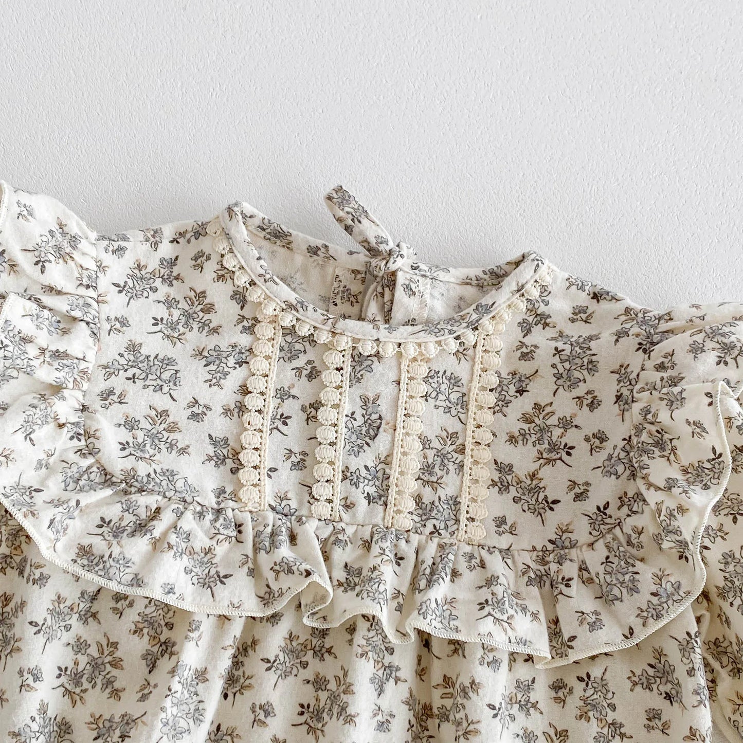 -ベビーロンパース 長袖フリルボディスーツ フラワー花柄プリント レース【mh0004930】 - mamahalo shop - 長袖ロンパース -  べビー服 - 子供服 - 男の子 - 女の子