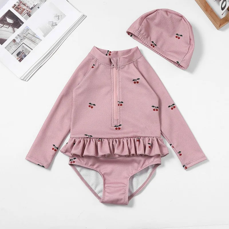 -キッズ水着 ガールズ 長袖ジップアップ ワンピース+帽子セット フリル フラワー花柄プリント スイムウェア【mh0005976】 - mamahalo shop - ベビー用水着 -  べビー服 - 子供服 - 男の子 - 女の子