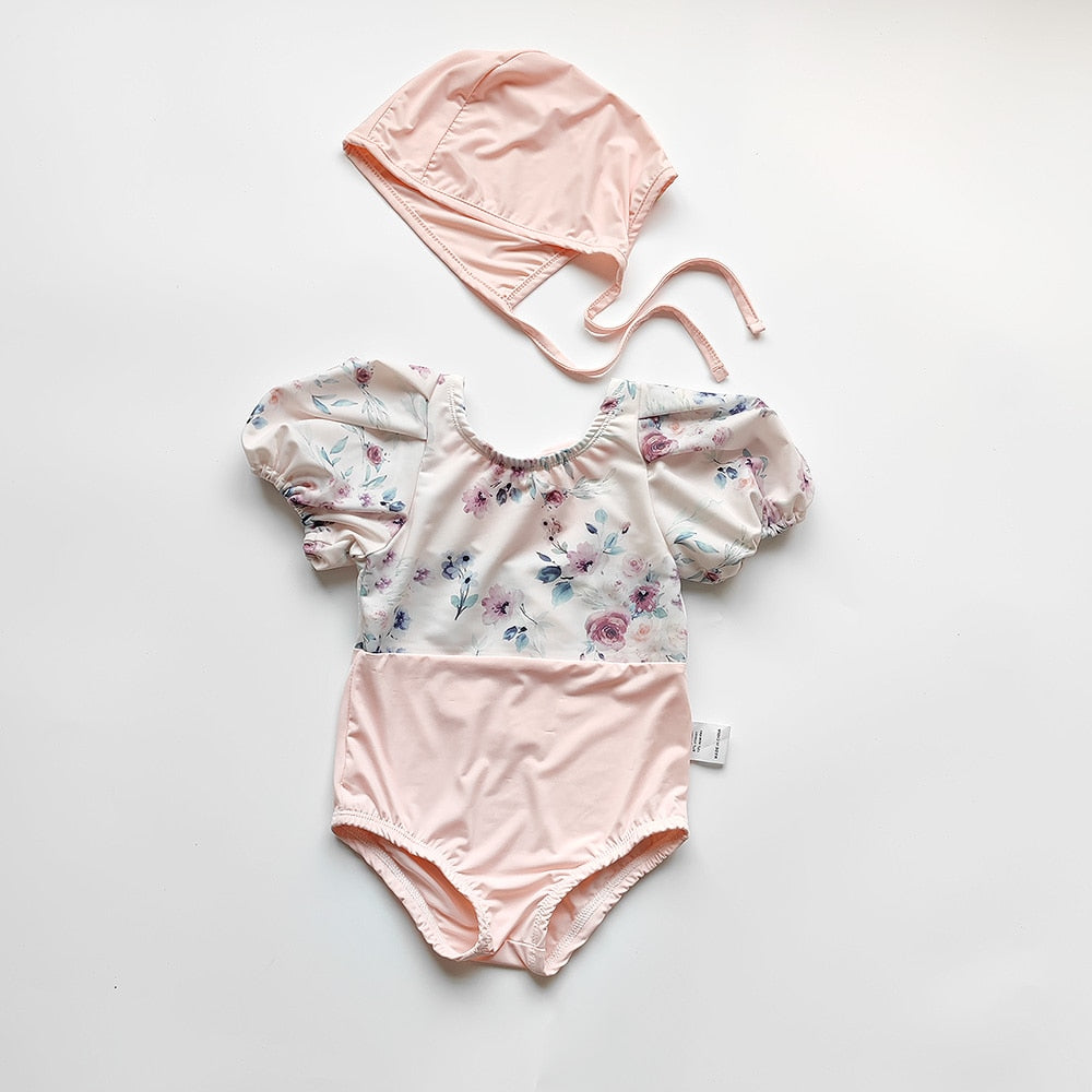 -ベビー 水着 フラワー 花柄 ドッキング 半袖 パフスリーブ ワンピース 帽子 セット スイムウェア ピンク ガールズ【mh0002069】 - mamahalo shop - ベビー用水着 -  べビー服 - 子供服 - 男の子 - 女の子