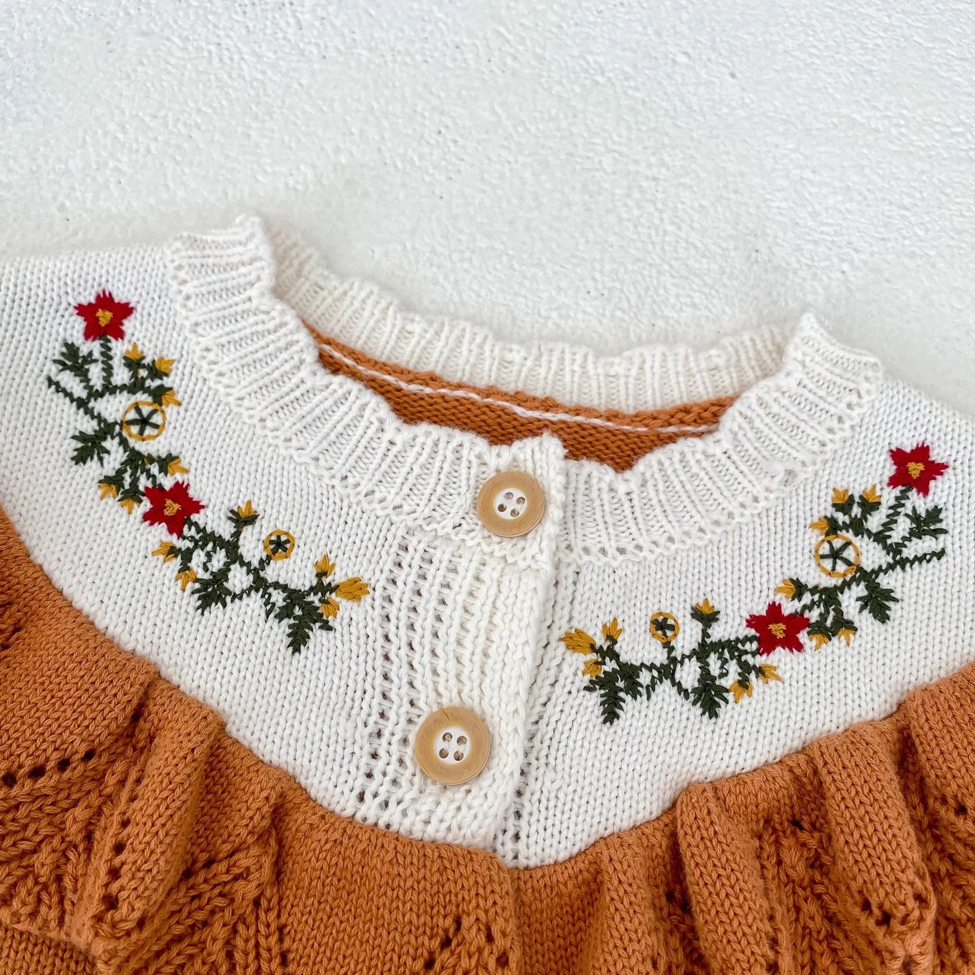 -ベビーカーディガン ラッフルフリル ニットジャケット フラワー刺繍 オレンジ【mh0006408】 - mamahalo shop - カーディガン・パーカー -  べビー服 - 子供服 - 男の子 - 女の子