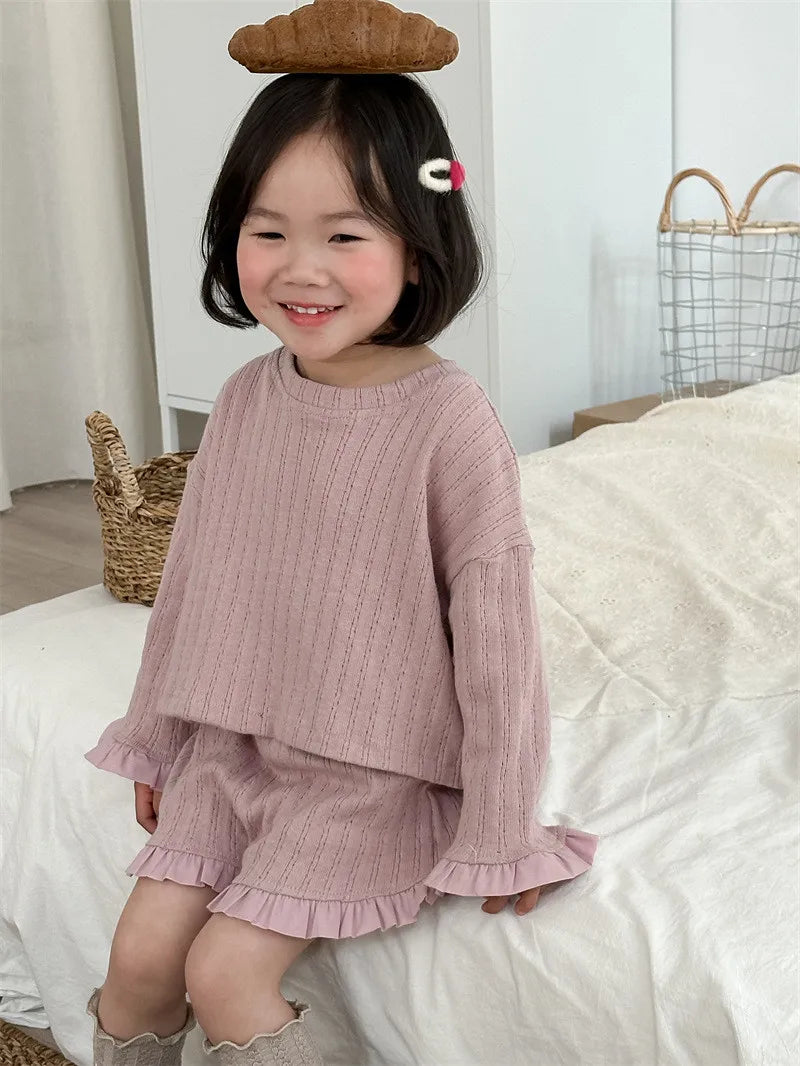 -キッズセットアップ 2点セット 長袖Tシャツ ショートパンツ ラッフルフリル ライトパープル/ベージュ/2カラー - mamahalo shop - 長袖セットアップ -  べビー服 - 子供服 - 男の子 - 女の子