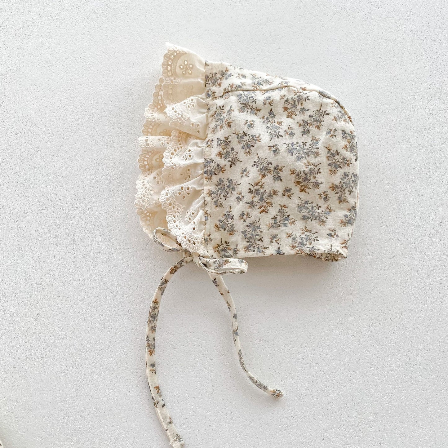 -ベビー 長袖ロンパース フラワー 花柄 レースエプロン ドッキング ドレスロンパース ボンネットセット 帽子付き 2点セット ガールズ 女の子 - mamahalo shop - 長袖ロンパース -  べビー服 - 子供服 - 男の子 - 女の子