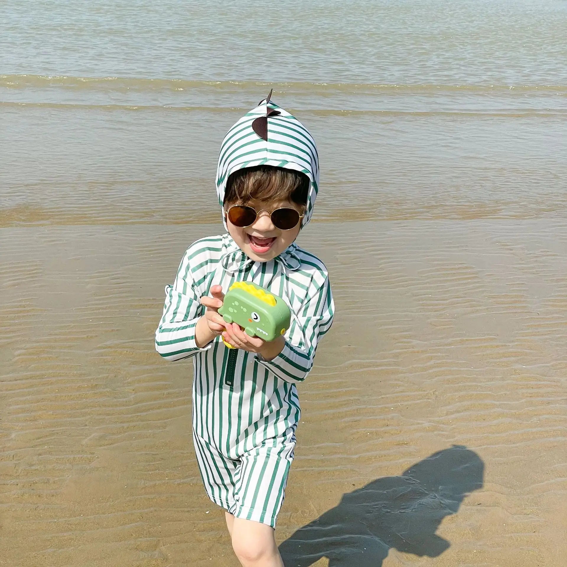 -キッズ水着 帽子セット 長袖ラッシュガード つなぎ ワンピース スイムウェア ストライプ 恐竜ダイナソープリント - mamahalo shop - ベビー用水着 -  べビー服 - 子供服 - 男の子 - 女の子