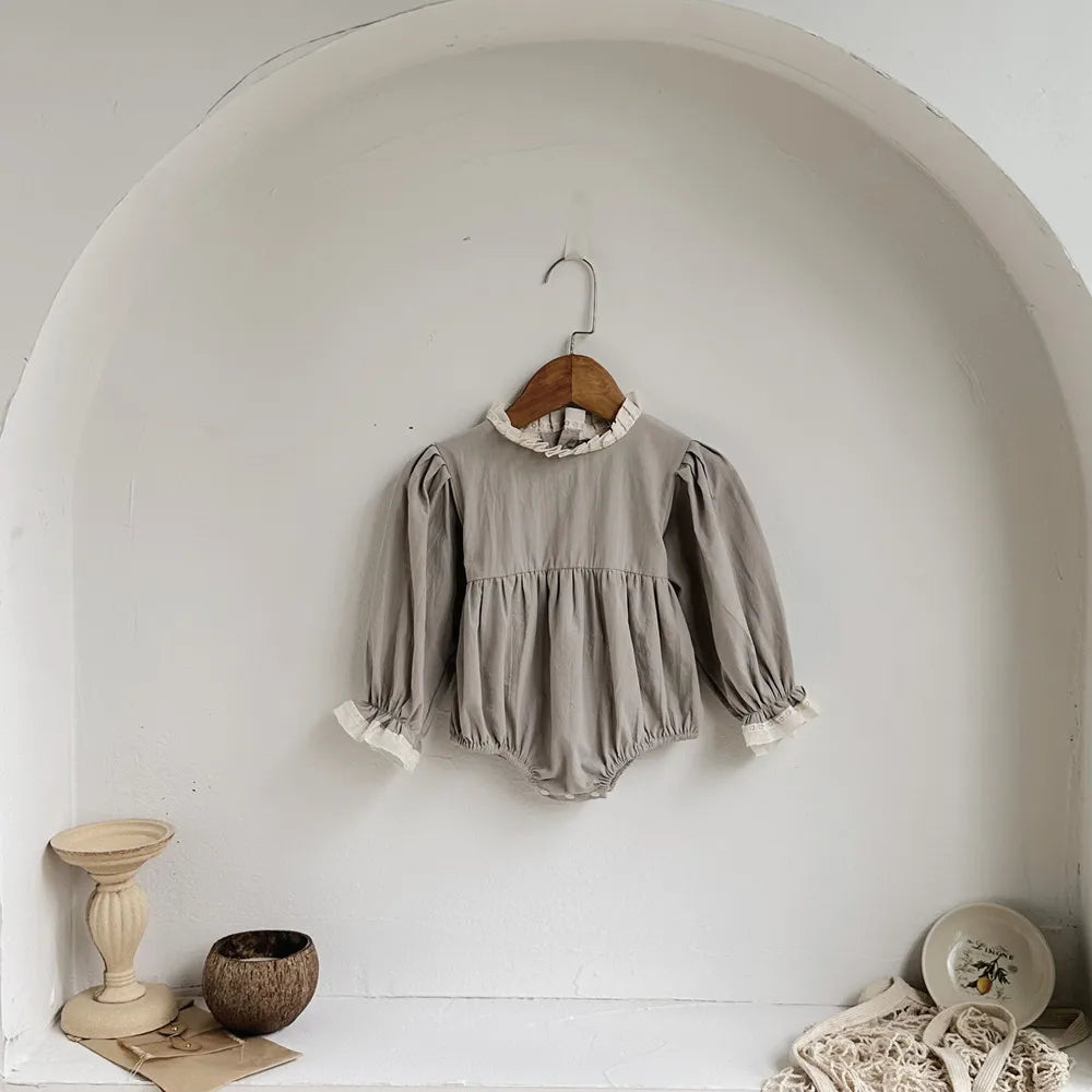 -ベビーロンパース レーススタンドカラー長袖パフスリーブボディスーツ グレーグリーン【mh0006698】 - mamahalo shop - 長袖ロンパース -  べビー服 - 子供服 - 男の子 - 女の子