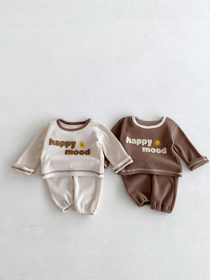 -ベビーキッズセットアップ 2点セット ワッフル 長袖Tシャツ+ロングパンツ レターロゴワッペン 2カラー【mh0006367】 - mamahalo shop - 長袖セットアップ -  べビー服 - 子供服 - 男の子 - 女の子