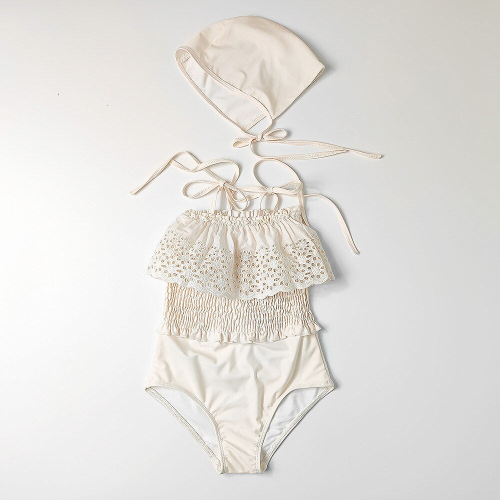 -キッズ 水着 ワンピース レース フリル シャーリング エレガント 帽子 セット スイムウェア ベージュ ガールズ【mh0002002】 - mamahalo shop - ベビー用水着 -  べビー服 - 子供服 - 男の子 - 女の子