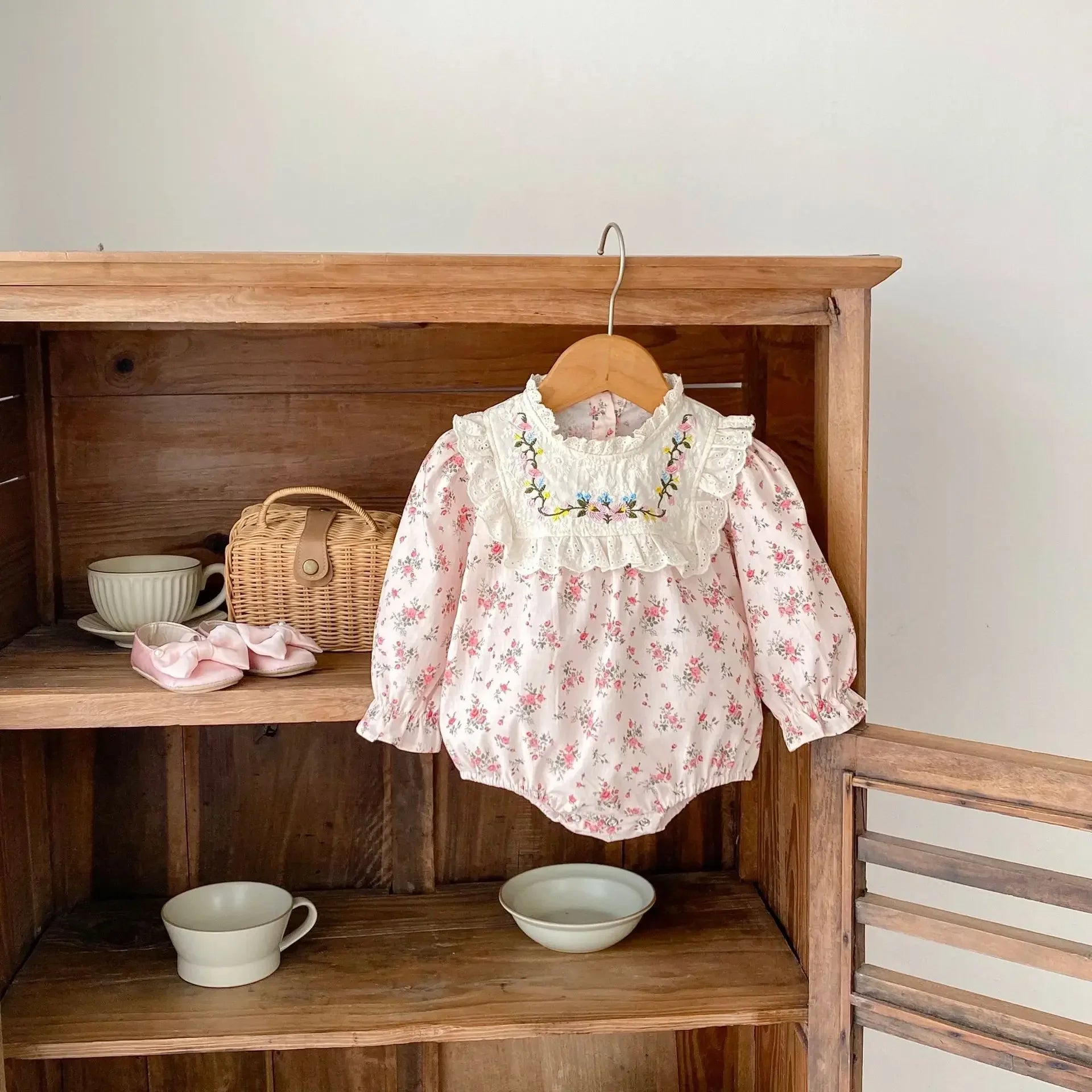 -ベビーロンパース フラワープリント刺繍長袖ボディスーツ ピンク【mh0007383】 - mamahalo shop - 長袖ロンパース -  べビー服 - 子供服 - 男の子 - 女の子