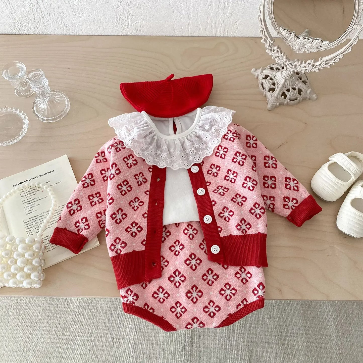 -ベビーセットアップ 2点セット レトロフラワーカーディガン+サスペンダーロンパース ピンクレッド - mamahalo shop - ロンパースセットアップ -  べビー服 - 子供服 - 男の子 - 女の子