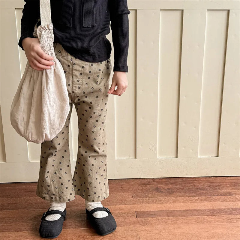 -キッズパンツ フラワープリントフレアブーツカットパンツ 2カラー - mamahalo shop - ロングパンツ・スウェットパンツ -  べビー服 - 子供服 - 男の子 - 女の子