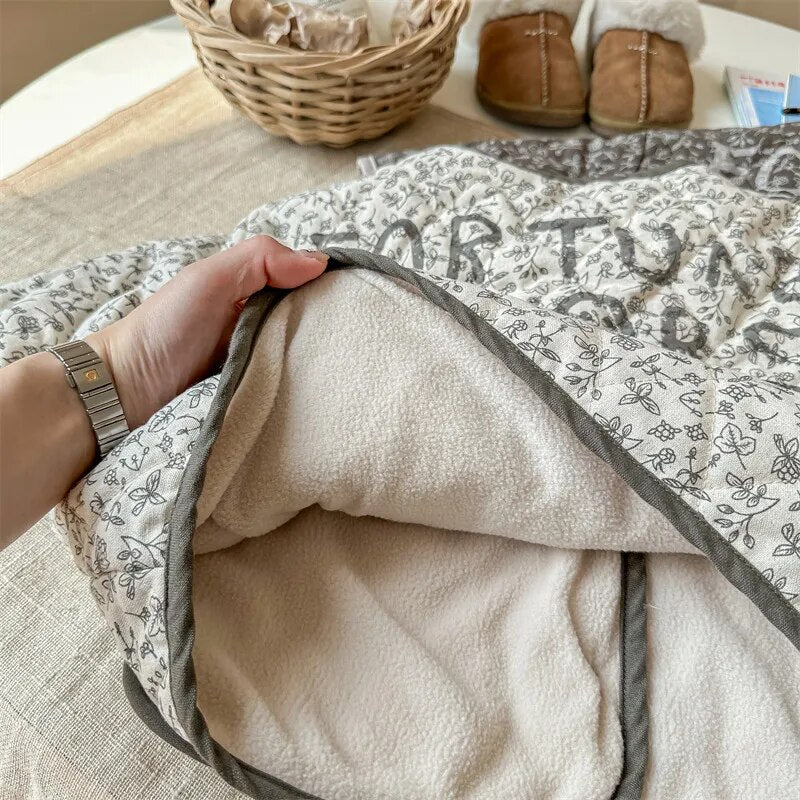 -キッズ キルティングジャケット ショートジャケット コート アウター バックレターロゴ フラワー 花柄プリント バイピング グレー ベージュ 2カラー ガールズ 女の子 子供服 - mamahalo shop - ショートコート・ジャケット・ジャンパー -  べビー服 - 子供服 - 男の子 - 女の子