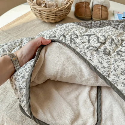 -キッズ キルティングジャケット ショートジャケット コート アウター バックレターロゴ フラワー 花柄プリント バイピング グレー ベージュ 2カラー ガールズ 女の子 子供服 - mamahalo shop - ショートコート・ジャケット・ジャンパー -  べビー服 - 子供服 - 男の子 - 女の子