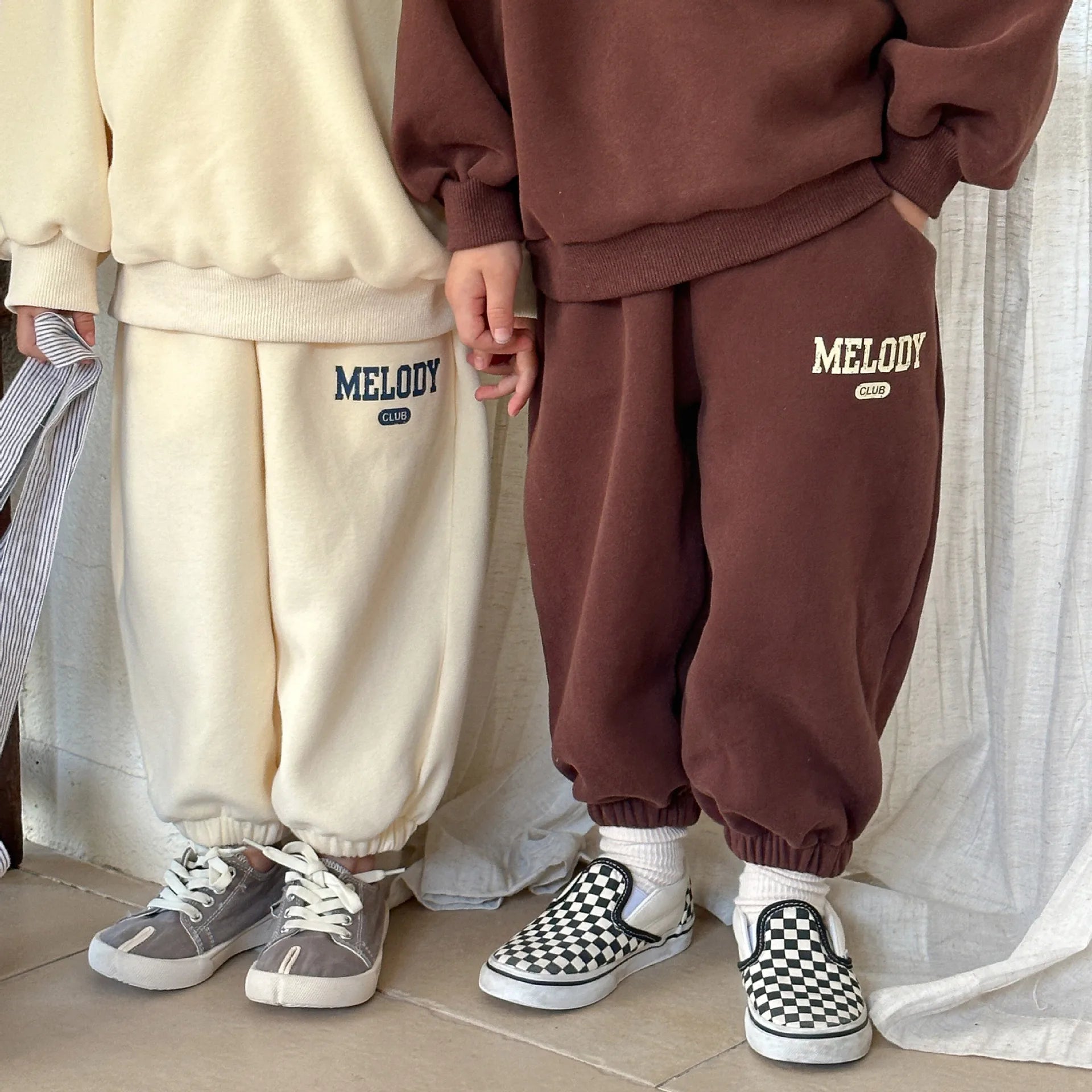 -キッズセットアップ 2点セット ハーフジップレターロゴプリントスウェットシャツ+スウェットパンツ 2カラー - mamahalo shop - 長袖セットアップ -  べビー服 - 子供服 - 男の子 - 女の子