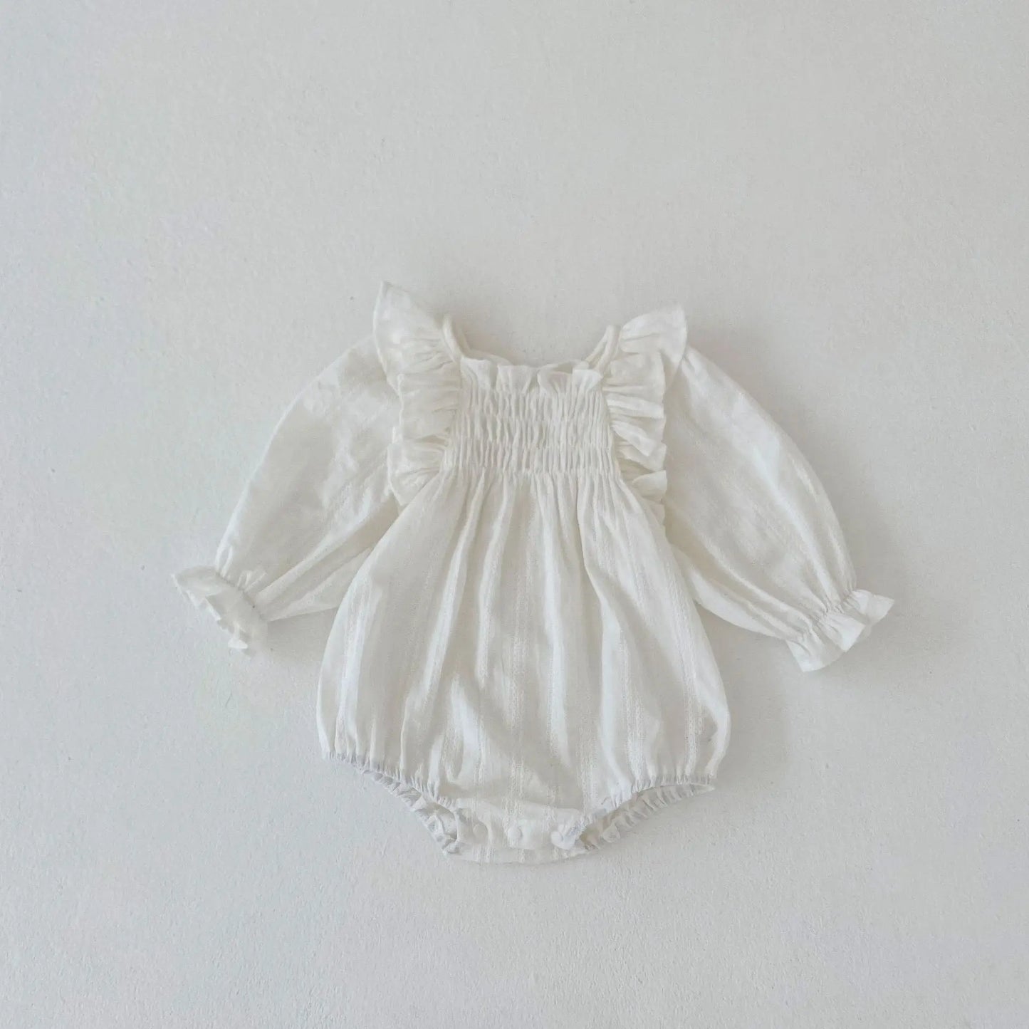 -ベビーロンパース 長袖ボディスーツ ショルダーフリル ホワイト【mh0004787】 - mamahalo shop - 長袖ロンパース -  べビー服 - 子供服 - 男の子 - 女の子