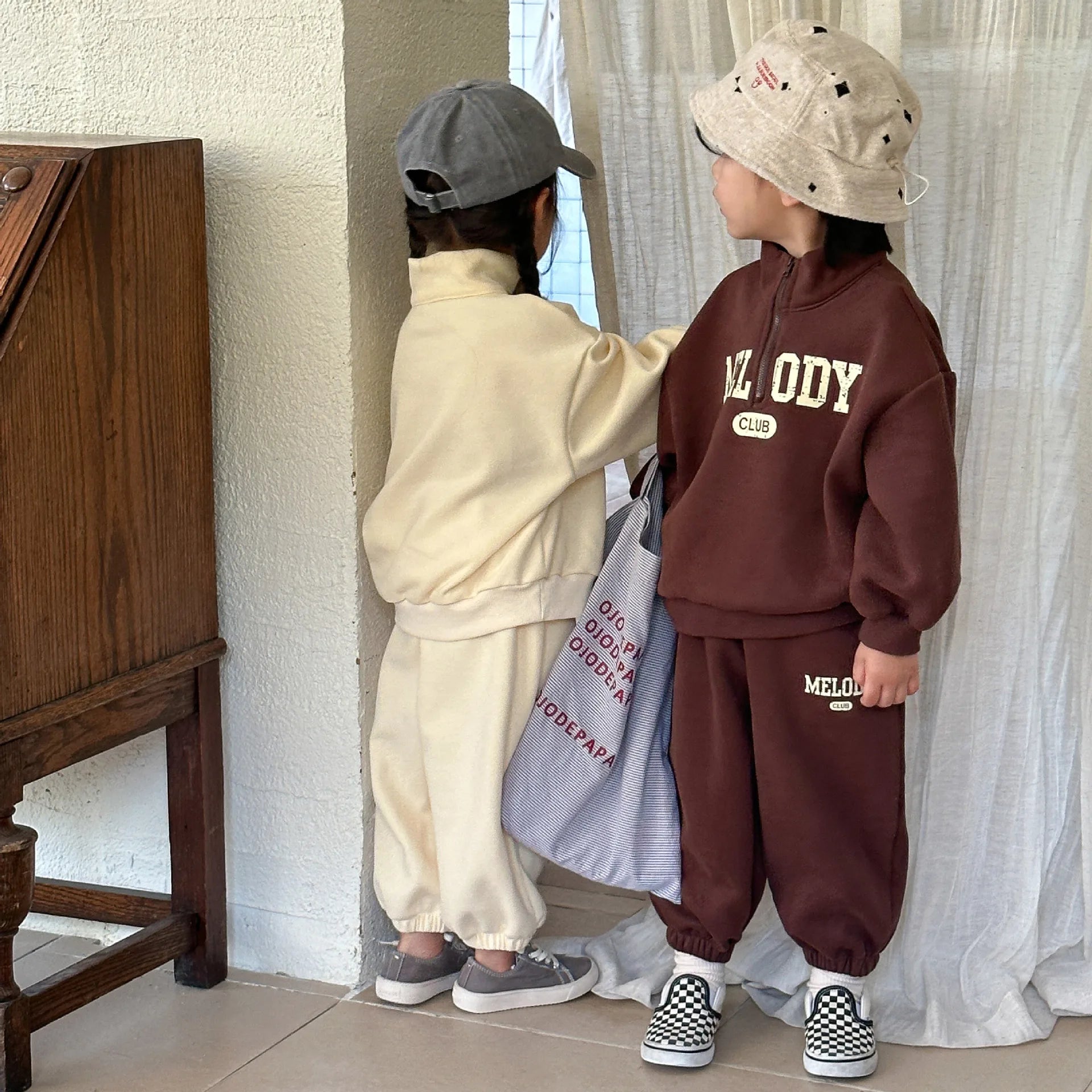 -キッズセットアップ 2点セット ハーフジップレターロゴプリントスウェットシャツ+スウェットパンツ 2カラー - mamahalo shop - 長袖セットアップ -  べビー服 - 子供服 - 男の子 - 女の子