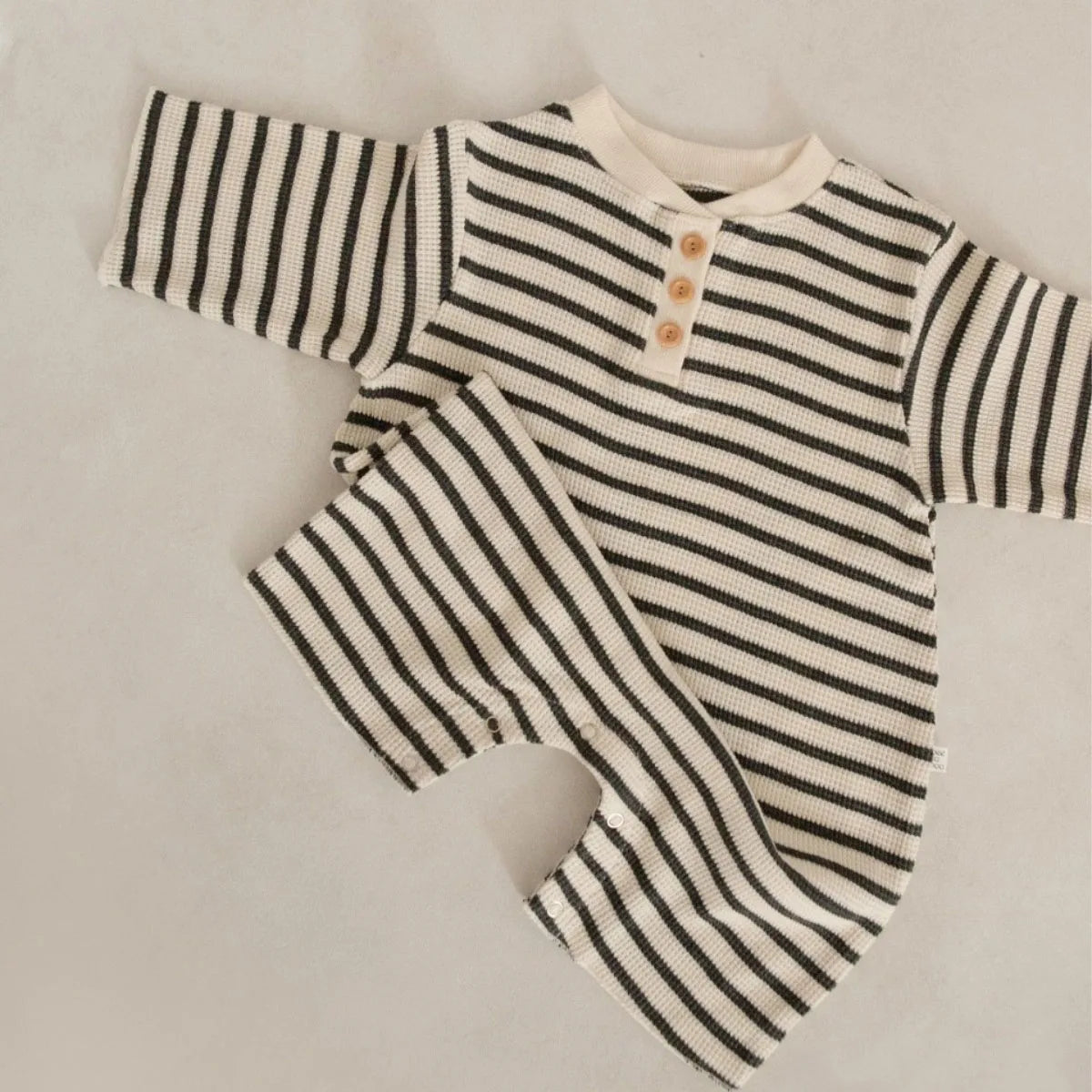 -ベビーロンパース ワッフル 長袖ジャンプスーツ ボーダー柄 帽子セット - mamahalo shop - 長袖ロンパース -  べビー服 - 子供服 - 男の子 - 女の子