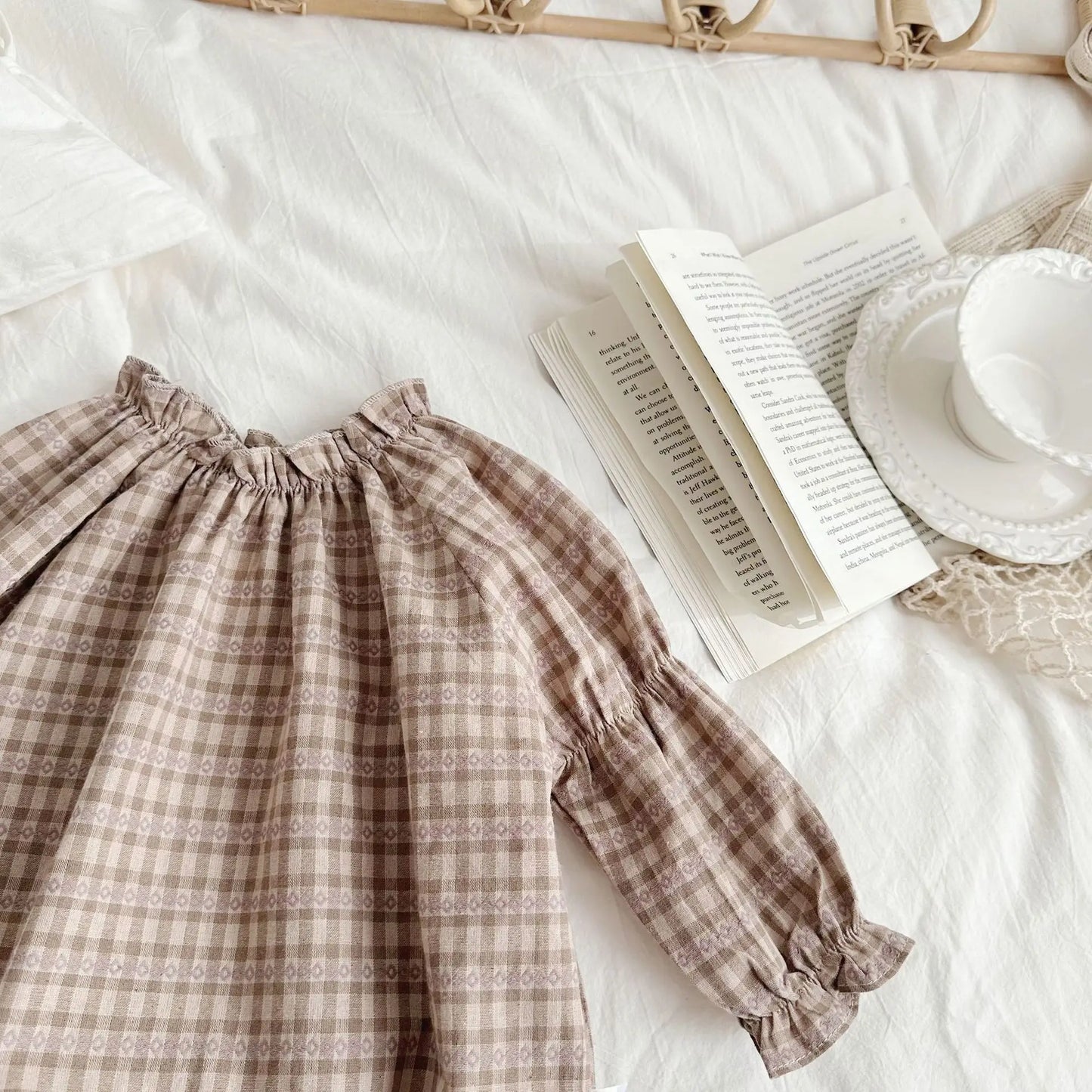 -ベビーロンパース チェック柄 フリル襟 長袖ボディスーツ - mamahalo shop - 長袖ロンパース -  べビー服 - 子供服 - 男の子 - 女の子