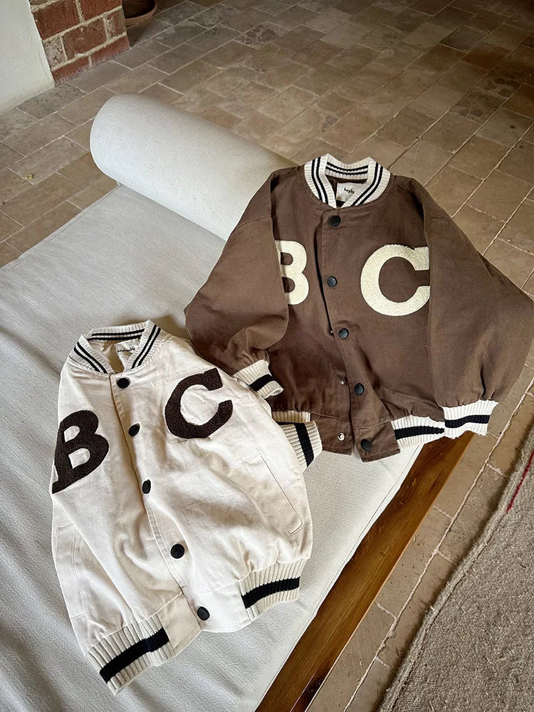 -キッズアウター アルファベットアップリケスタジアムジャンパー スタジャン2カラー - mamahalo shop - ショートコート・ジャケット・ジャンパー -  べビー服 - 子供服 - 男の子 - 女の子