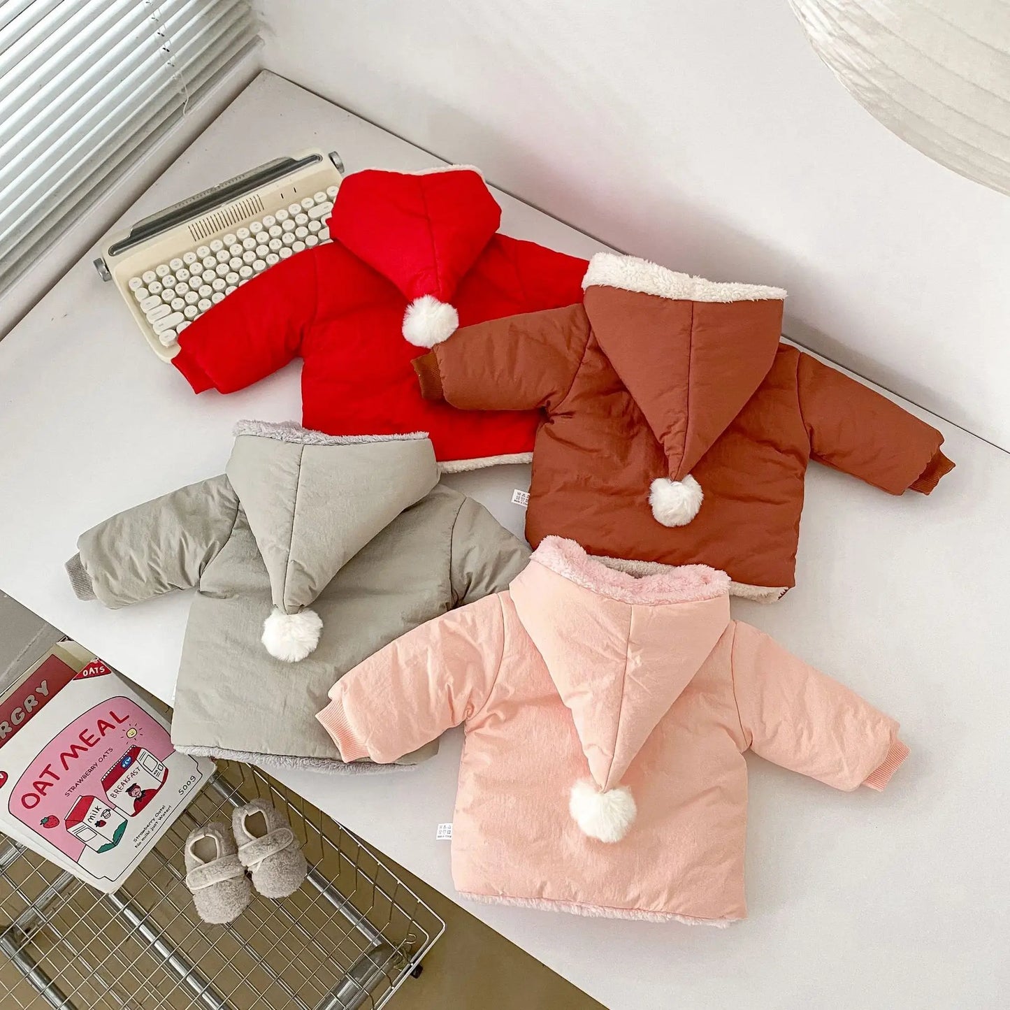 -ベビーアウター とんがり帽子フーディジャケット 裏ボアフリース ぽんぽん付きフードコート 4カラー - mamahalo shop - ショートコート・ジャケット・ジャンパー -  べビー服 - 子供服 - 男の子 - 女の子