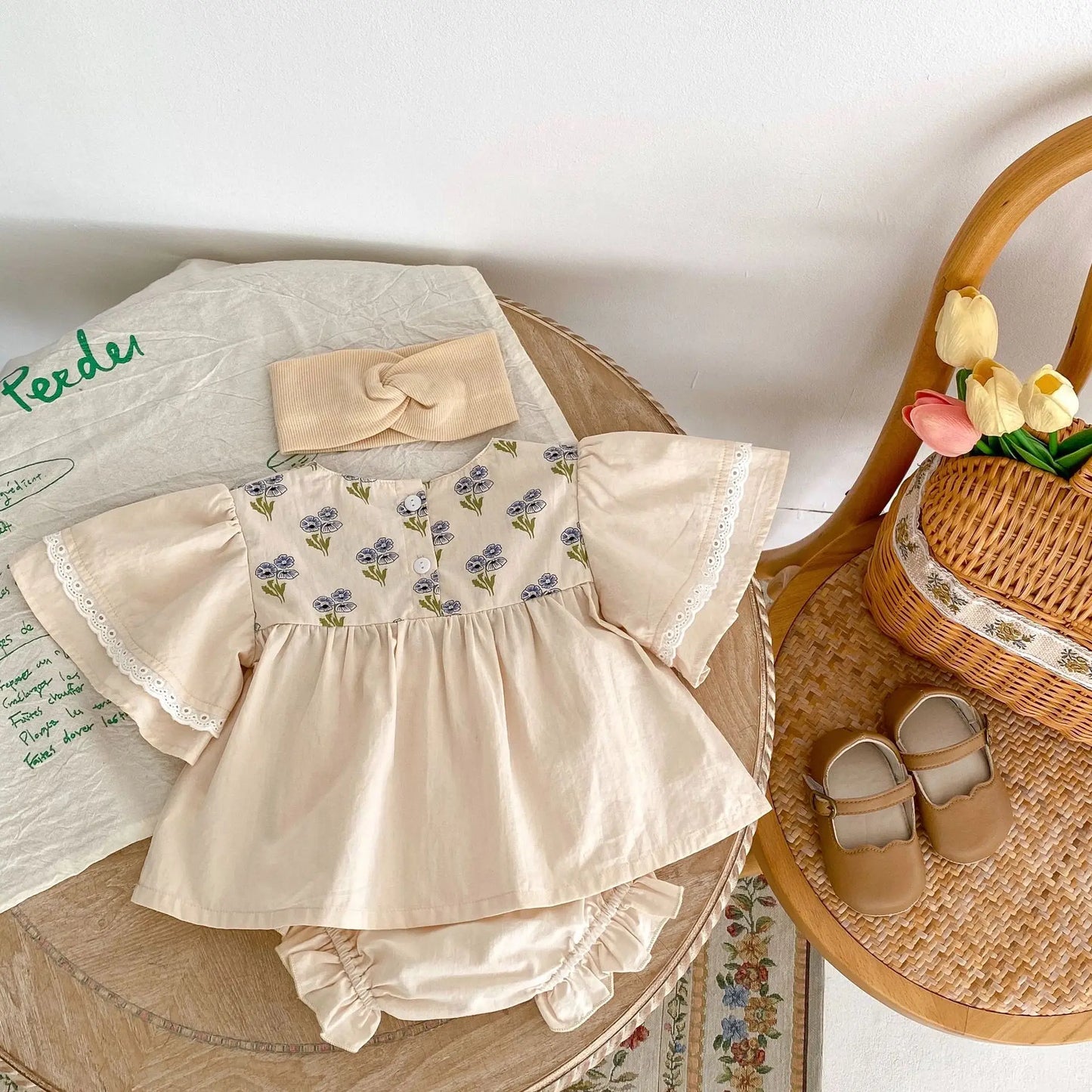 -☺︎ ベビーセットアップ 2点セット フライングスリーブチュニックブラウス+フリルブルマパンツ ベージュ - mamahalo shop - 半袖セットアップ -  べビー服 - 子供服 - 男の子 - 女の子