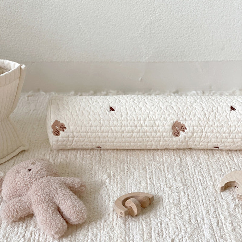 -ベビー ロング クッション 抱き枕 ピロー ベビーベッド バンパー ガード  くま ベア うさぎ バニー りす 雪 スノー 刺繍【mh0002306】 - mamahalo shop - ベビー寝具 -  べビー服 - 子供服 - 男の子 - 女の子