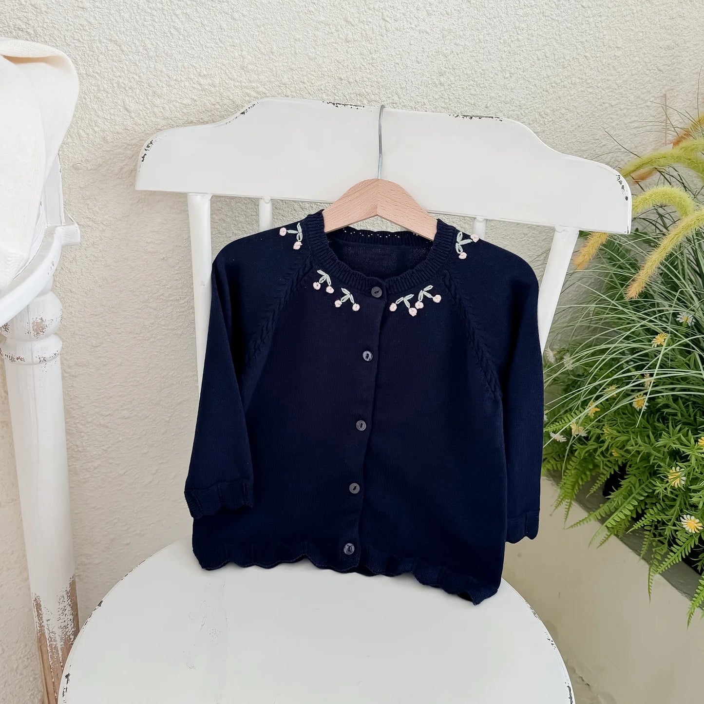 -キッズカーディガン フラワー花柄刺繍ワンポイントニットジャケット 2カラー - mamahalo shop - カーディガン・パーカー -  べビー服 - 子供服 - 男の子 - 女の子