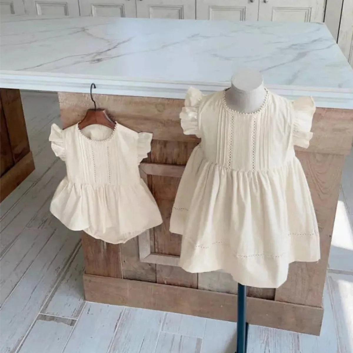 -ベビーロンパース フリルスリーブスカートボディスーツ 2カラー - mamahalo shop - 半袖ロンパース -  べビー服 - 子供服 - 男の子 - 女の子