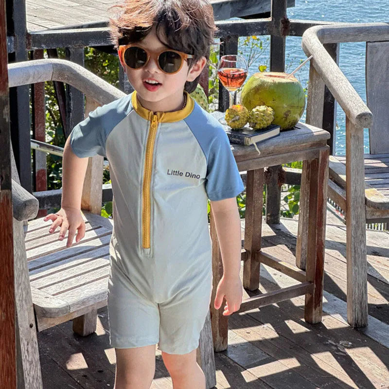 -キッズ水着 半袖ラッシュガード つなぎ ワンピース スイムウェア 恐竜ダイナソープリント【mh0005114】 - mamahalo shop - ベビー用水着 -  べビー服 - 子供服 - 男の子 - 女の子