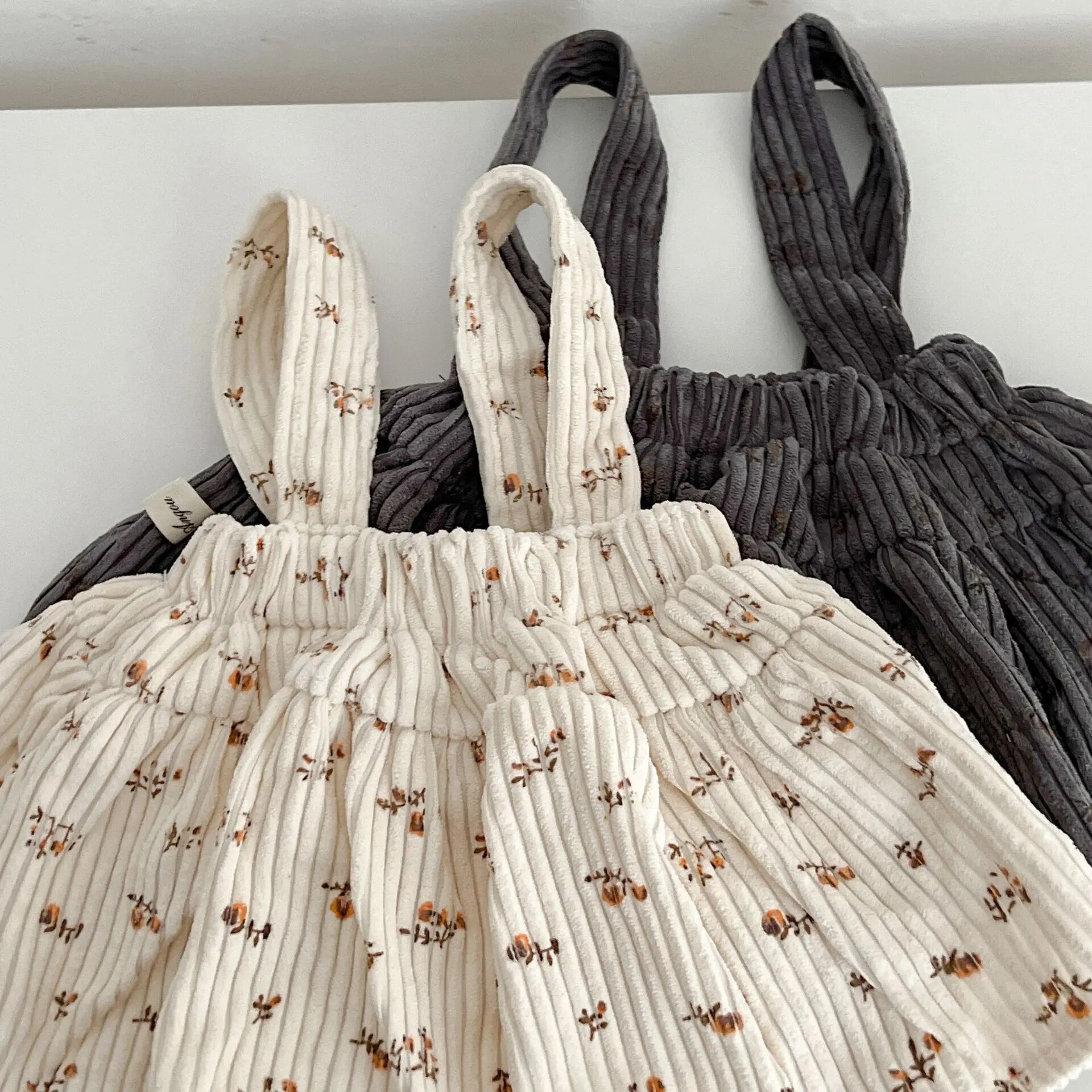 -ベビーサスペンダースカート パンツインスカート ブルマ コーデュロイ 長袖ブラウス グレー アプリコット 2カラー ガールズ 女の子 子供服 - mamahalo shop - ブルマパンツ -  べビー服 - 子供服 - 男の子 - 女の子