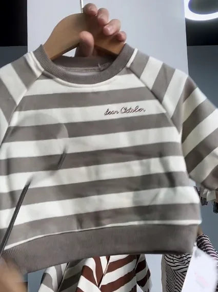 -ベビーキッズセットアップ 2点セット ステッチアクセントレターロゴ刺繍長袖スウェットシャツ+ルーズスウェットパンツ 3カラー - mamahalo shop - トレーナー・フーディ -  べビー服 - 子供服 - 男の子 - 女の子