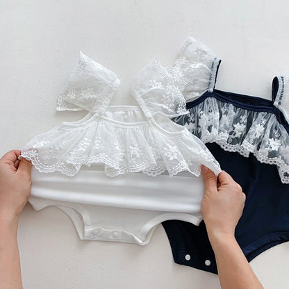 -ベビー 水着 ワンピース レース フリル スイムウェア 帽子 セット ネイビー ホワイト ガールズ【mh0002036】 - mamahalo shop - ベビー用水着 -  べビー服 - 子供服 - 男の子 - 女の子