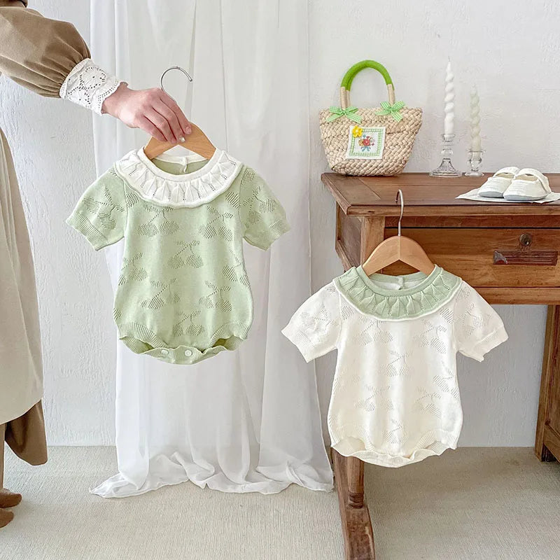 -ベビーロンパース ニット 半袖ボディスーツ フリル襟 チェリー 2カラー【mh0006550】 - mamahalo shop - 半袖ロンパース -  べビー服 - 子供服 - 男の子 - 女の子
