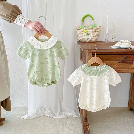 -ベビーロンパース ニット 半袖ボディスーツ フリル襟 チェリー 2カラー【mh0006550】 - mamahalo shop - 半袖ロンパース -  べビー服 - 子供服 - 男の子 - 女の子