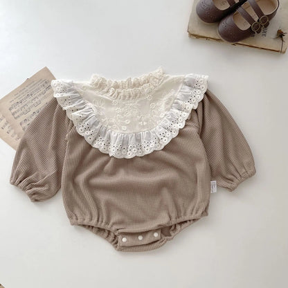 -ベビーロンパース ラッフルフリルレース ワッフル 長袖ボディスーツ 2カラー【mh0006561】 - mamahalo shop - 長袖ロンパース -  べビー服 - 子供服 - 男の子 - 女の子