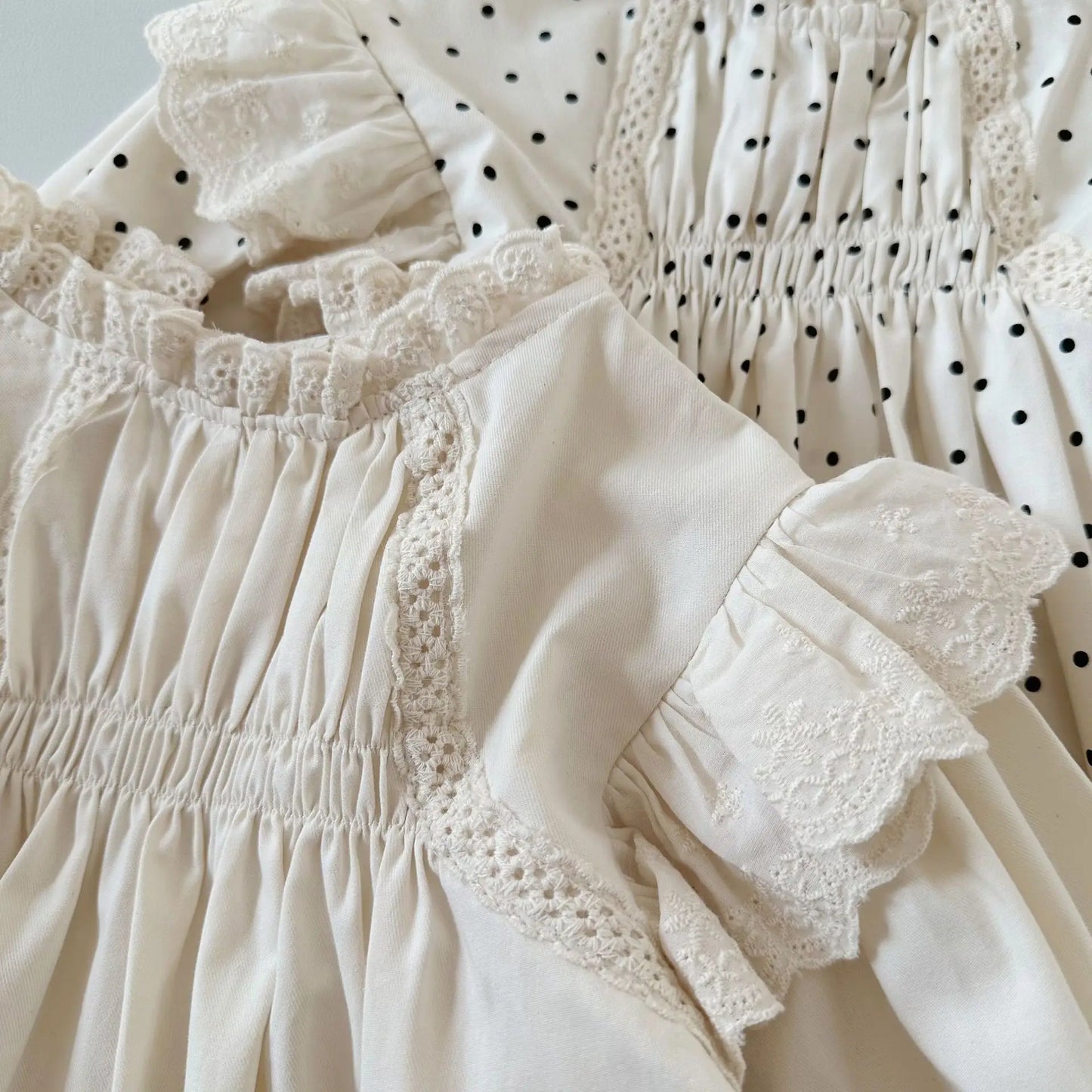 -ベビーロンパース ショルダーフリル長袖ボディスーツ 無地/水玉ドット【mh0004696】 - mamahalo shop - 長袖ロンパース -  べビー服 - 子供服 - 男の子 - 女の子