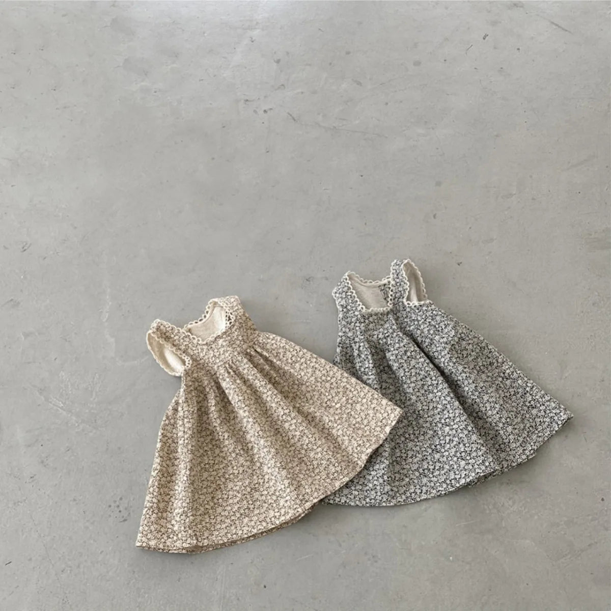 -ベビーワンピース フラワープリントレース縁取りノースリーブワンピース - mamahalo shop - ノースリーブワンピース -  べビー服 - 子供服 - 男の子 - 女の子