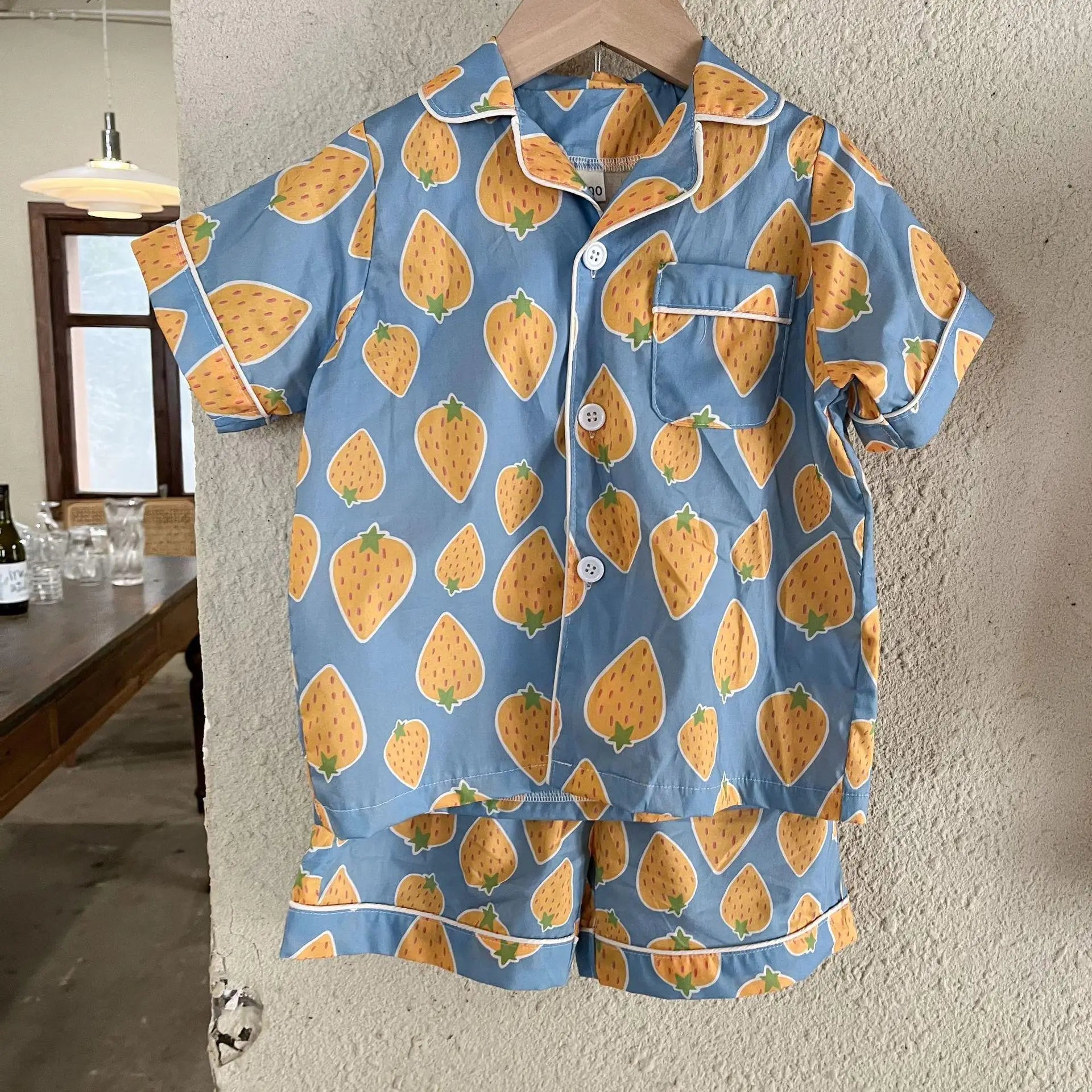 -キッズパジャマセット 半袖オープンカラーシャツ+ハーフパンツ ストロベリーいちごプリント 2カラー - mamahalo shop - 半袖パジャマ -  べビー服 - 子供服 - 男の子 - 女の子