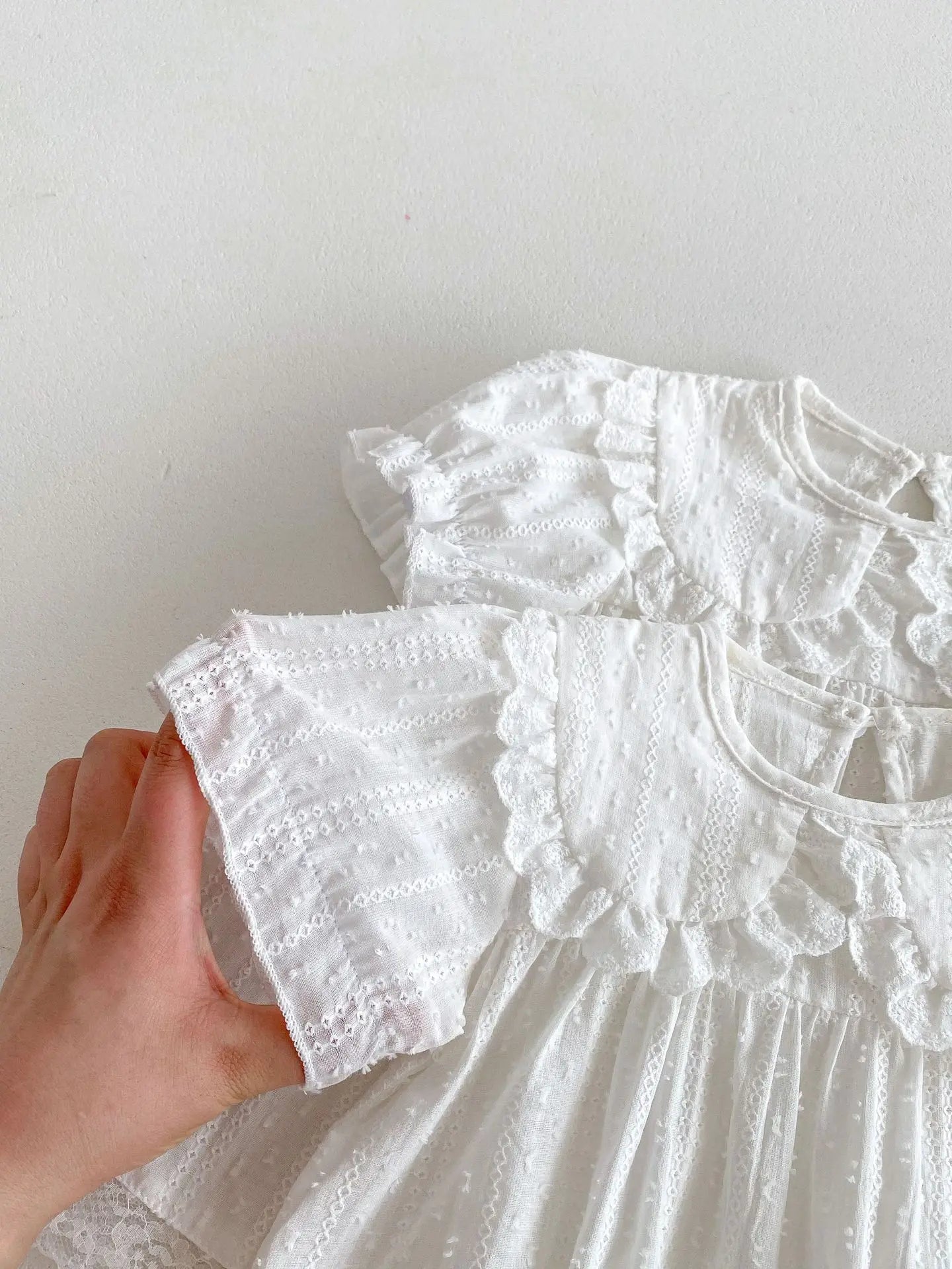 -ベビーロンパース/キッズワンピース 半袖パフスリーブ レースフリル襟 ホワイト リンクコーデ 姉妹 お揃いコーデ【mh0005457】 - mamahalo shop - 半袖ロンパース -  べビー服 - 子供服 - 男の子 - 女の子