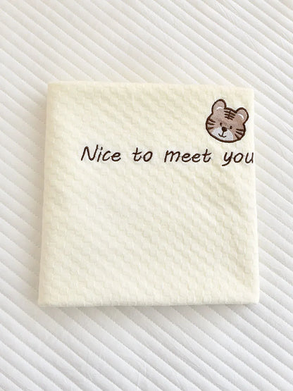 -ベビーブランケット おくるみ スワドル くまベア刺繍 レターロゴ - mamahalo shop - ベビーブランケット・タオル -  べビー服 - 子供服 - 男の子 - 女の子