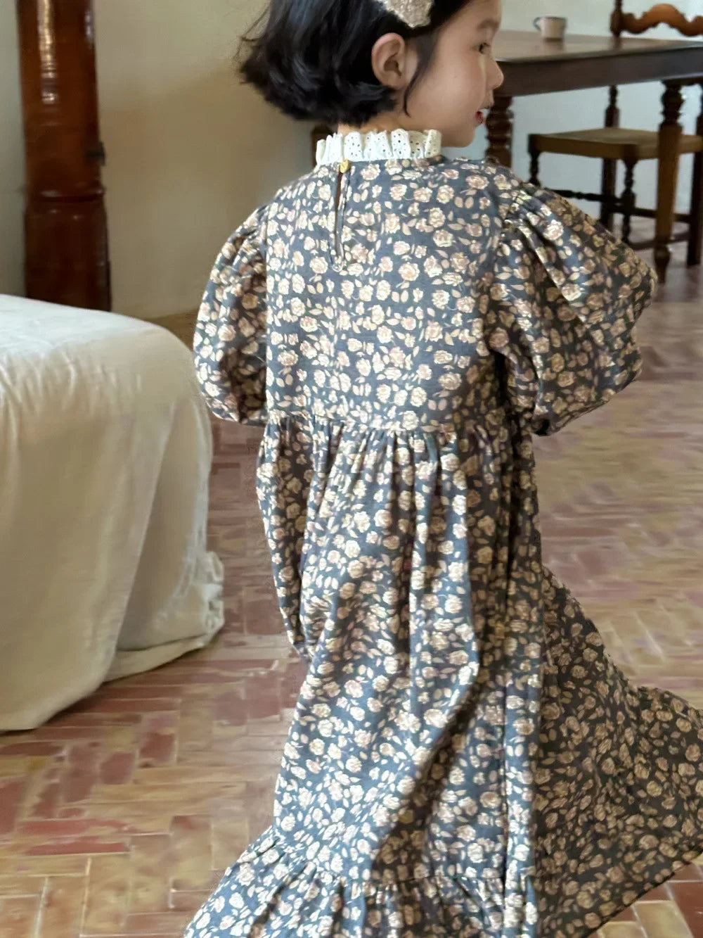 -キッズワンピース フラワープリントスタンドフリルカラー長袖ワンピース【mh0007139】 - mamahalo shop - 長袖ワンピース -  べビー服 - 子供服 - 男の子 - 女の子