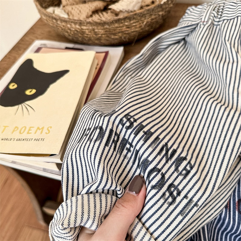 -キッズ ストライプ レターロゴ プリント ルーズ ヒッコリー パンツ ボーイズ - mamahalo shop - ロングパンツ・スウェットパンツ -  べビー服 - 子供服 - 男の子 - 女の子