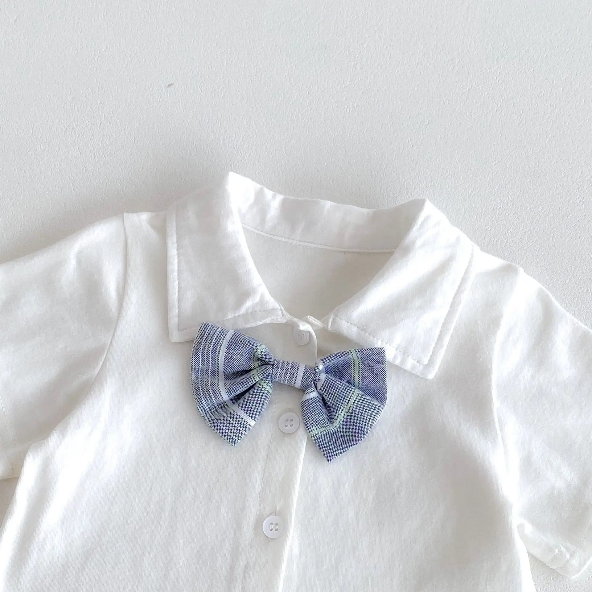 -ベビーセットアップ 2点セット 半袖蝶ネクタイシャツ+ストライプサスペンダーショートパンツ お出かけ 2カラー【mh0005371】 - mamahalo shop - 半袖セットアップ -  べビー服 - 子供服 - 男の子 - 女の子