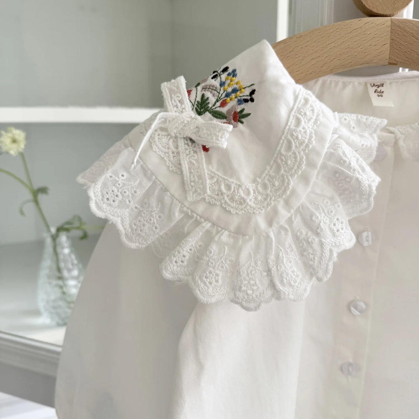 -キッズトップス 長袖ブラウス シャツ レース襟 フラワー花柄刺繍 リボン ホワイト - mamahalo shop - 長袖シャツ・ブラウス -  べビー服 - 子供服 - 男の子 - 女の子