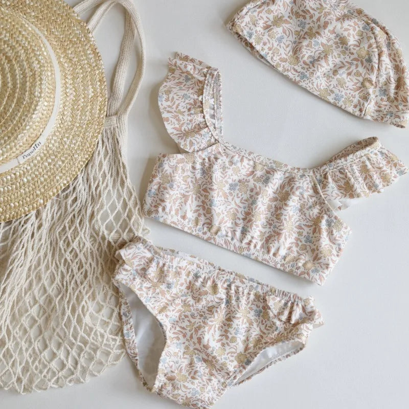 -キッズ水着 ガールズ ビキニ セパレート フリルトップス+パンツ+帽子セット フラワープリント 2カラー スイムウェア【mh0005995】 - mamahalo shop - ベビー用水着 -  べビー服 - 子供服 - 男の子 - 女の子